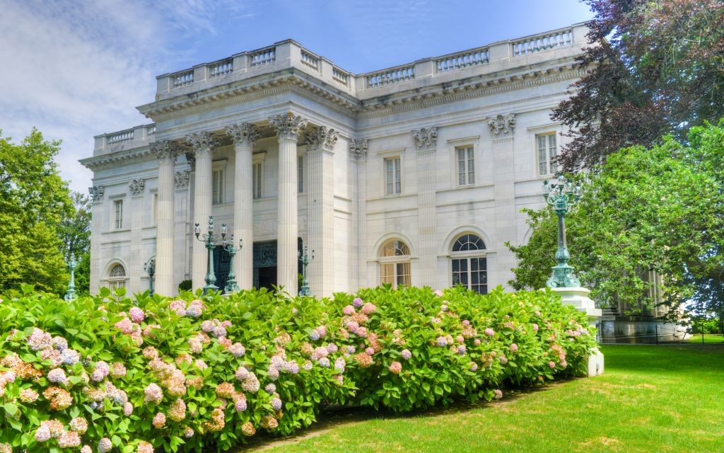 Top 5: Mansions to Visit in Newport, R.I. - Trazee Travel