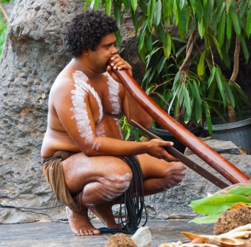 Aboriginal performer of the didgeridoo in Kuranda Village© Liverbird | Dreamstime