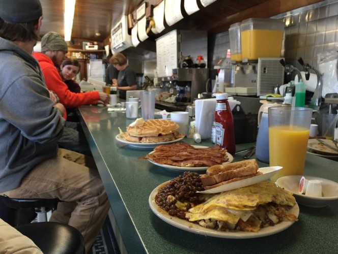 © Edward Mack | Carl's Oxford Diner in Worchester, Massachusetts