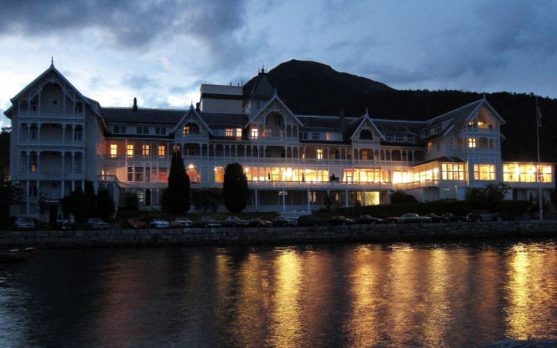 Kviknes Hotel in Balestrand, Norway © Bosc d'Anjou | Flickr