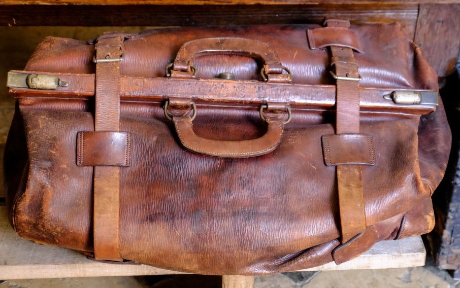 Where Does Luggage Come From? We Look at the History of the Suitcase